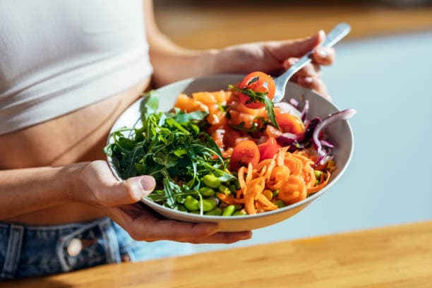 Low-calorie dinner recipes with colorful veggies and lean protein