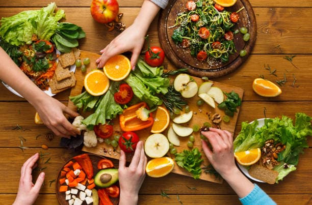 A selection of nutritious low carb vegetables and proteins