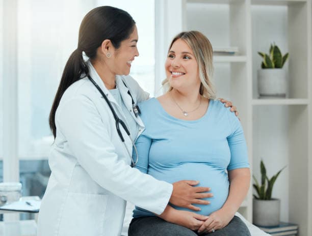 Doctor consulting pregnant patient