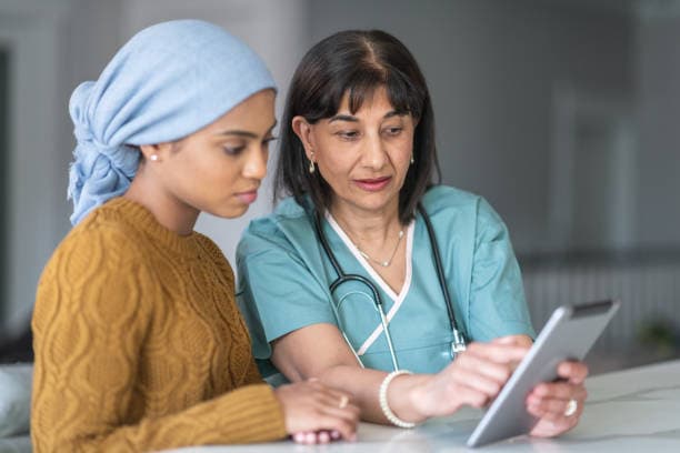 Woman discussing ovarian cancer symptoms with doctor