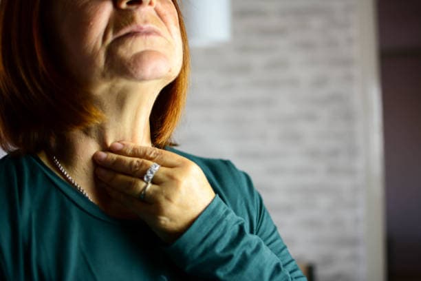 Causes of swelling in neck thyroid diagram