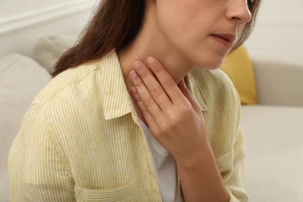 Swelling in neck thyroid illustration