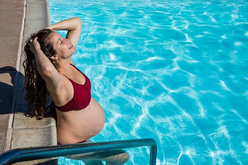 Benefits of swimming while pregnant: A pregnant woman enjoying a safe swim in a pool