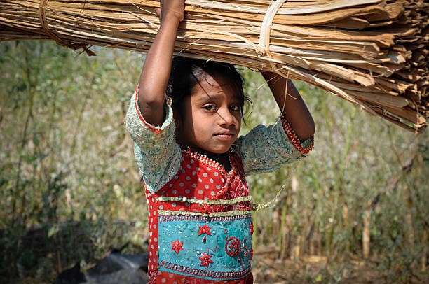 Child eating to prevent zinc deficiency symptoms child