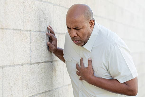 Early symptoms of heart attack warning signs illustration